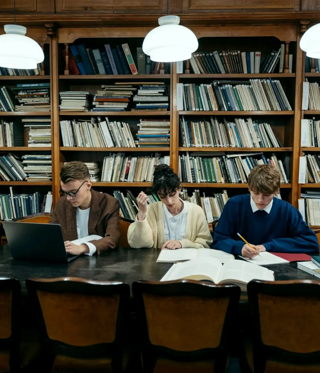 Sådan arbejder vi med research og kildearbejde på kurset